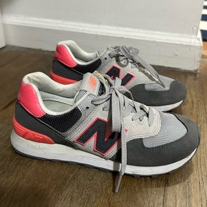 Like new women’s pink and grey New Balance 574